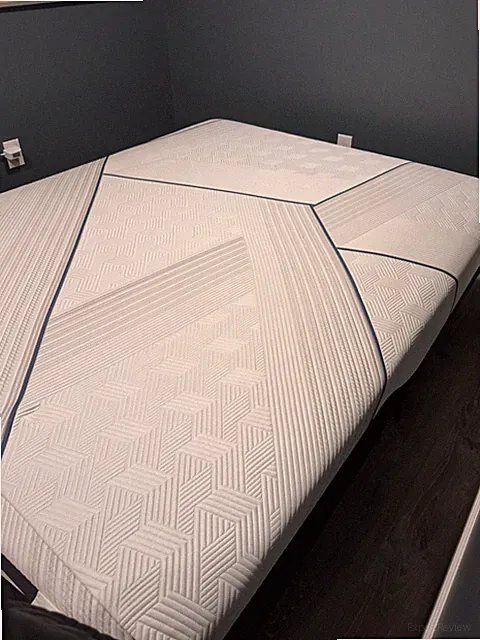 Serta Icomfort Queen Bed w/frame Includes Everything Listed, Very Comfortable